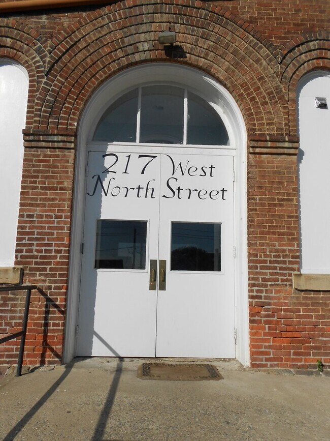 Building Photo - 217 W North St