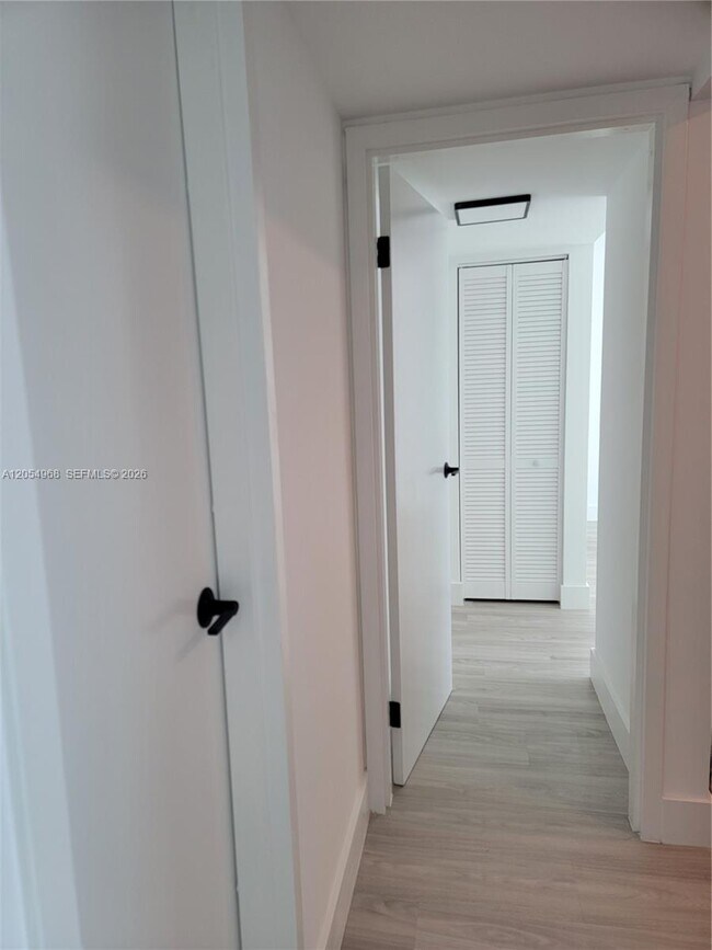 Building Photo - 2655 Collins Ave