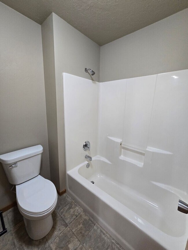 Building Photo - Beautiful Condo!!!