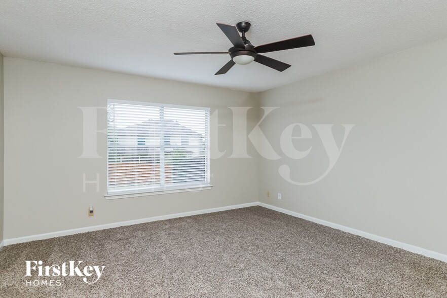Building Photo - 15975 Tampke Pl
