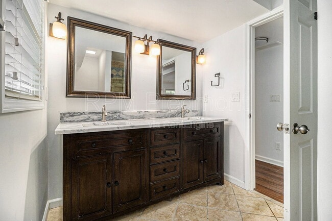 Building Photo - 2570 Northside Dr NW