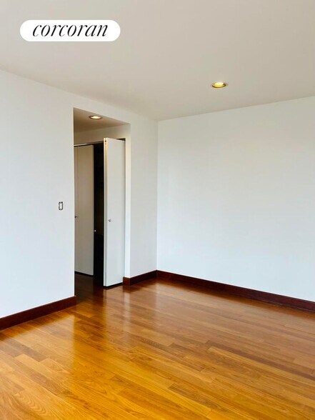 Building Photo - 305 E 63rd St