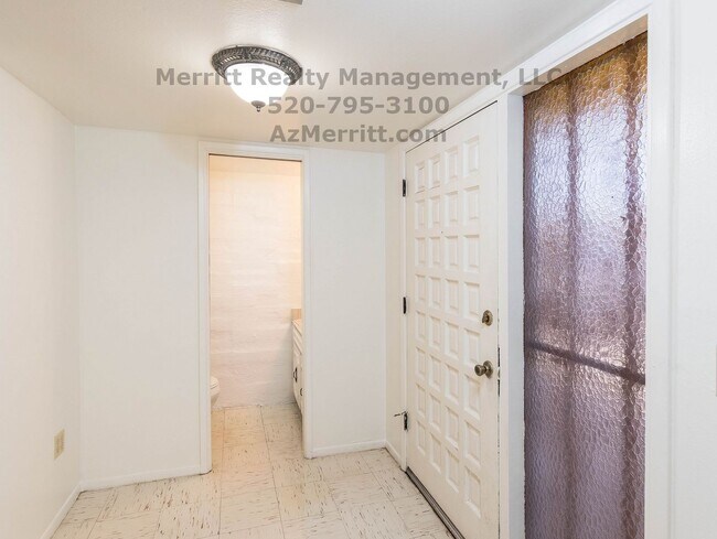 Building Photo - Spacious 2-Bedroom Townhome – Available Now!