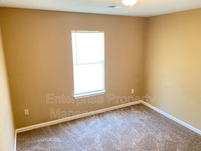 Building Photo - 4444 Longtree Cove