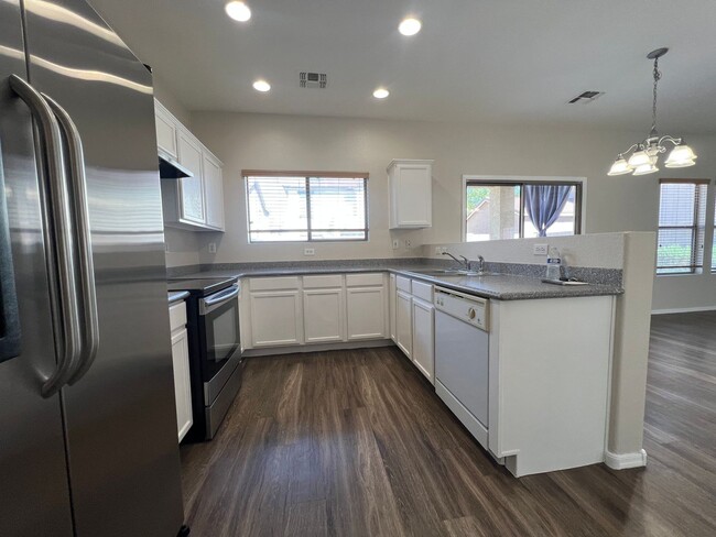 Building Photo - Highly desirable Spectrum community