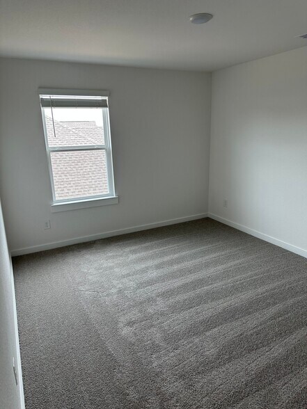 Building Photo - 4633 Peony Grn Dr