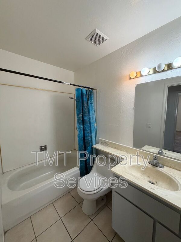 Building Photo - 7847 Orchard Woods Cir