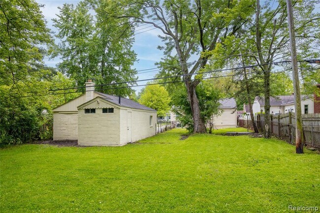 Building Photo - 18261 Brentwood St