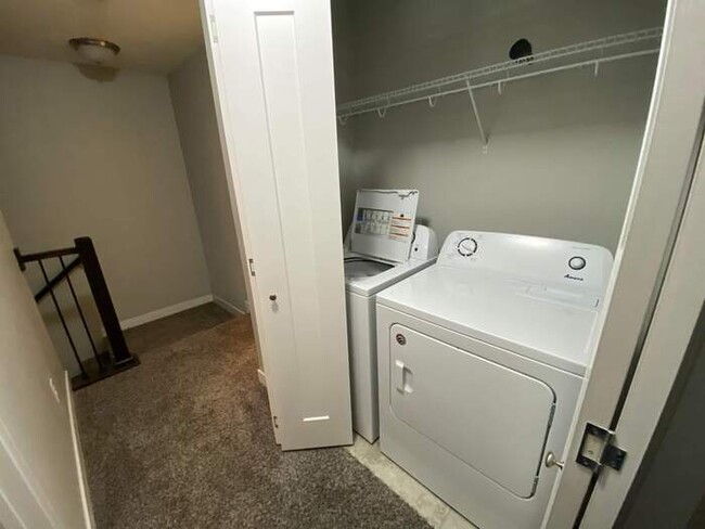 Building Photo - 203 Burr Oak Ct