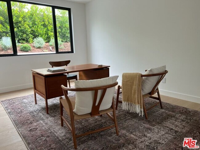 Building Photo - 3616 Shoreheights Dr