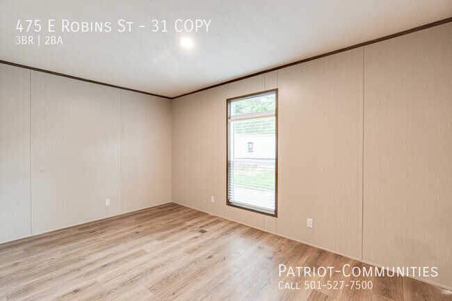 Building Photo - 475 E Robins St