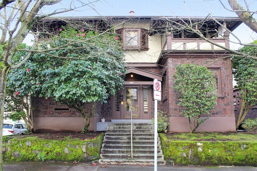 Building Photo - 1624-1636 NE Tillamook St