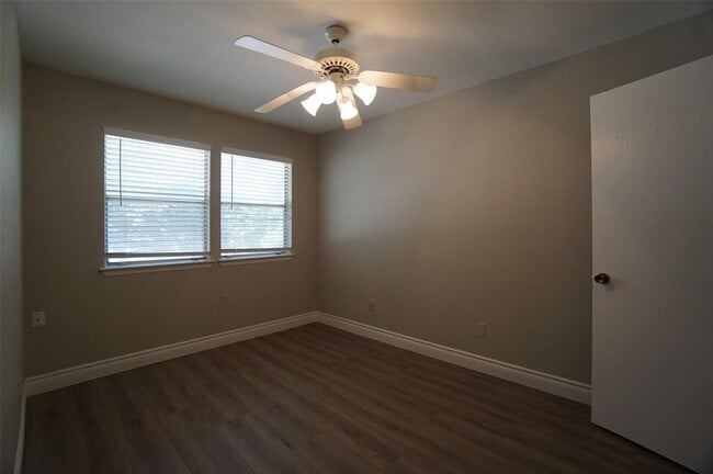 Building Photo - 9100 Mountain Ridge Dr