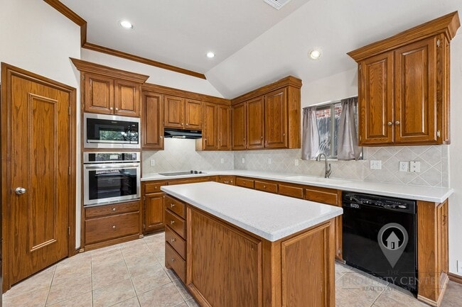 Building Photo - 716 Tuscany Way