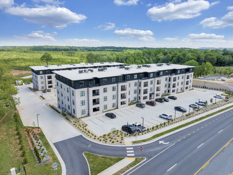 Primary Photo - Town Center Apartments