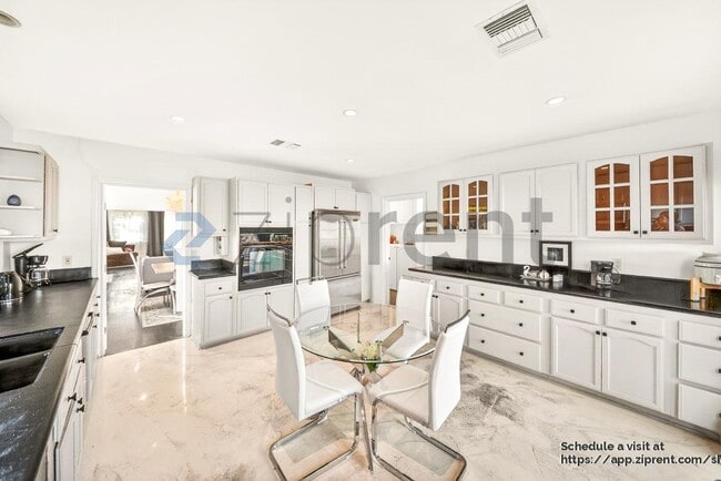 Building Photo - 138 N Hamel Dr