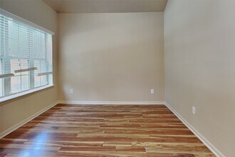 Building Photo - 1411 Cameron Park Ln