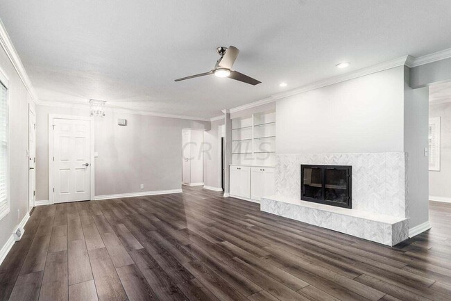 Building Photo - 2850 Pickwick Dr