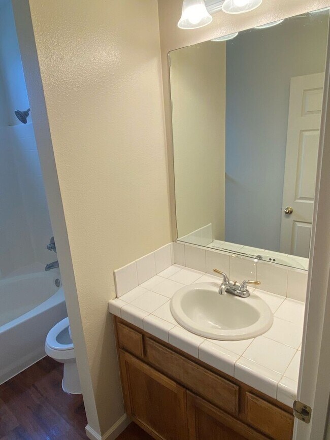 Building Photo - 1920 Fern Dr