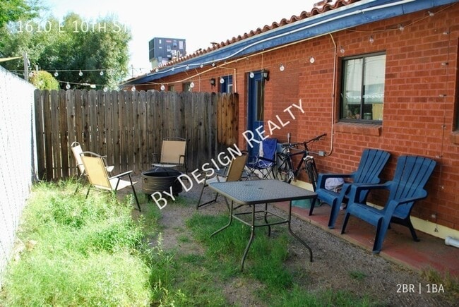 Building Photo - Updated 2 Bedroom 1 Bath - Quick Walk/Bike...