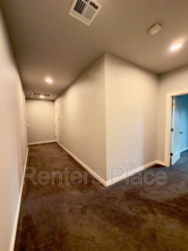 Building Photo - 4001 East 120th St S