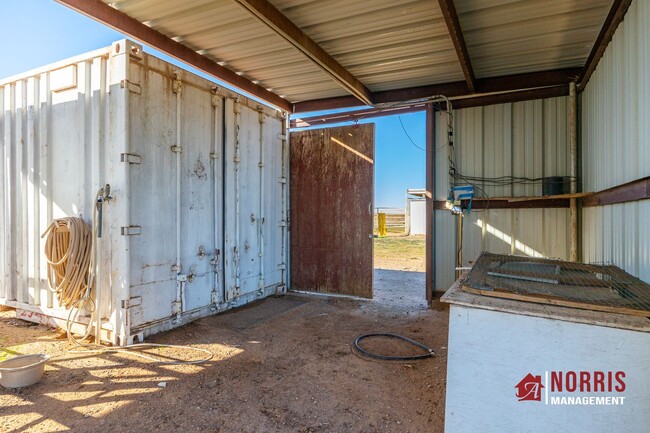 Building Photo - HORSE Property!! You Have Found a Gem