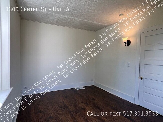 Building Photo - 1300 Center St