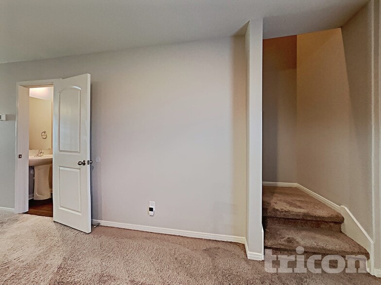 Building Photo - 3119 Gilbert Garden