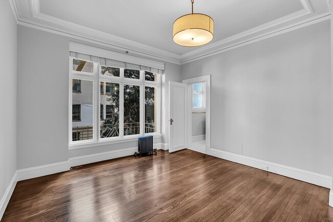Building Photo - Remodeled 1br+office at the storied Francesca building