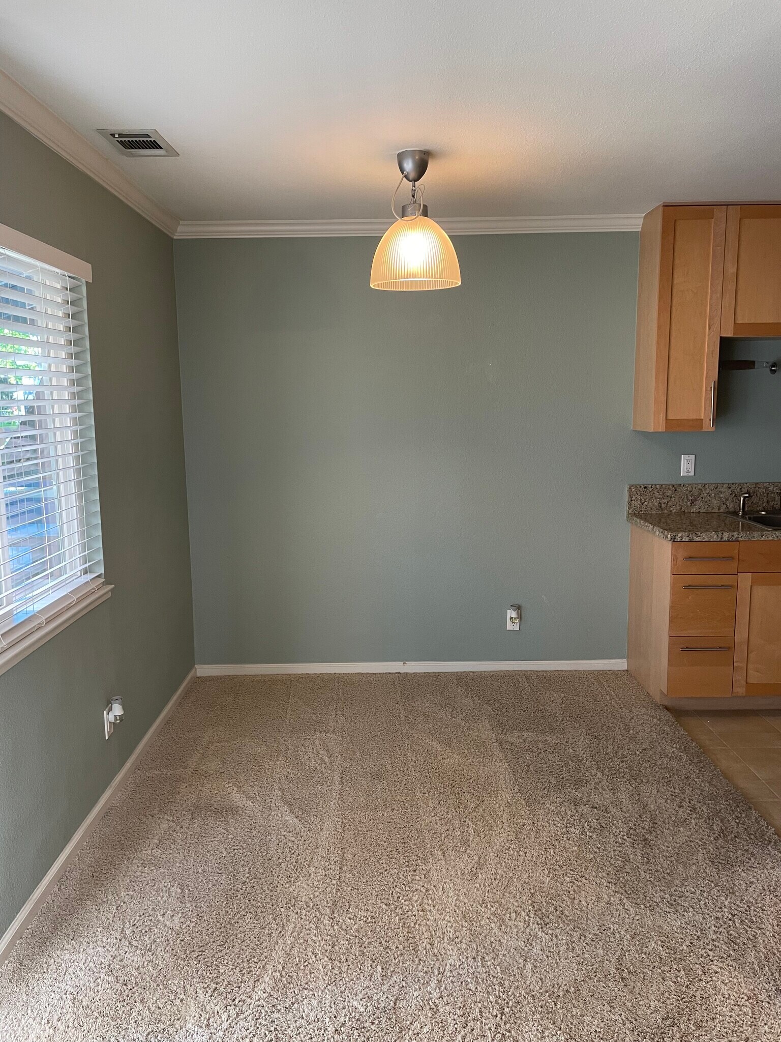 Dining Area - 231 Masters Ct