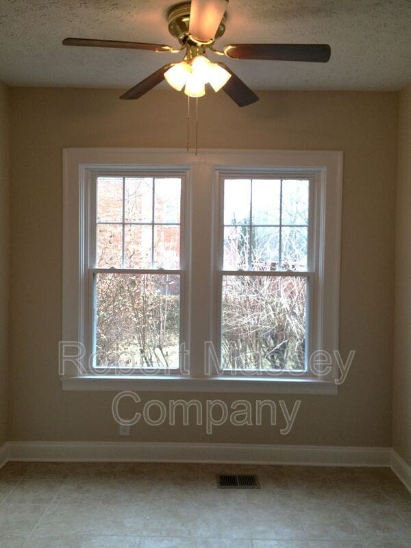 Building Photo - 2424 Glenmary Ave