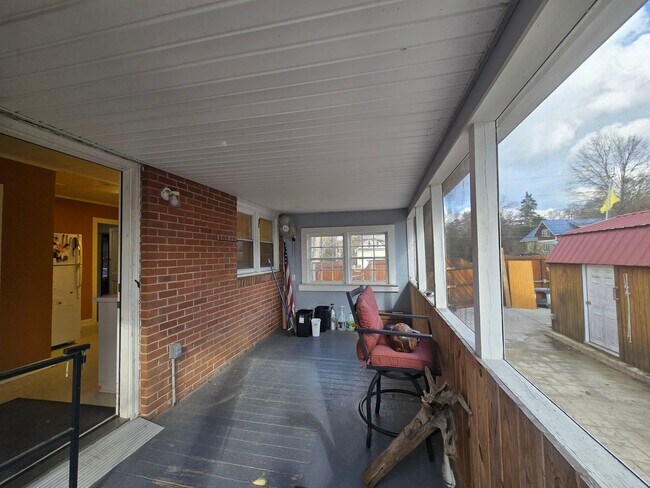 Building Photo - Charming Pittsboro Bungalow with Screened Porch & Fully Fenced Yard