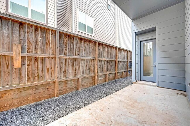 Building Photo - 8930 Spring Knoll Forest Dr