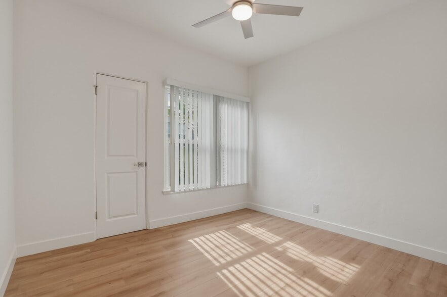 Building Photo - 2317 Ocean Park Blvd