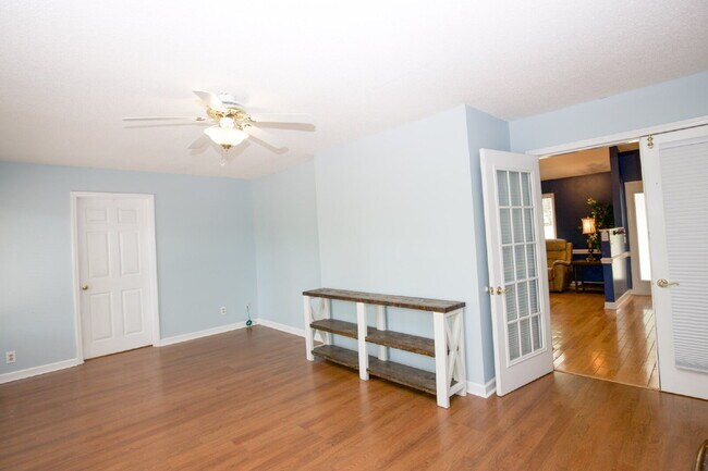 Building Photo - 806 Sumac Ln