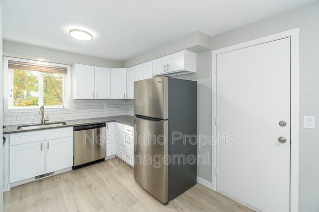 Building Photo - 223 N Liberty St