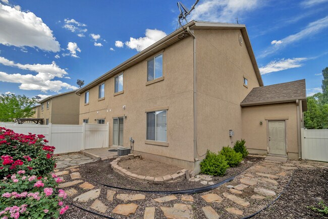 Building Photo - 1691 N 25 E