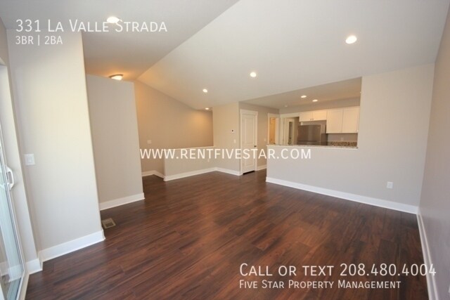 Building Photo - 331 La Valle Strada
