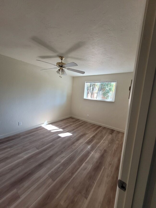 Building Photo - HOO-360-18th