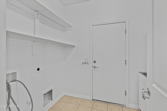 Building Photo - 3664 S Jasmine Dr