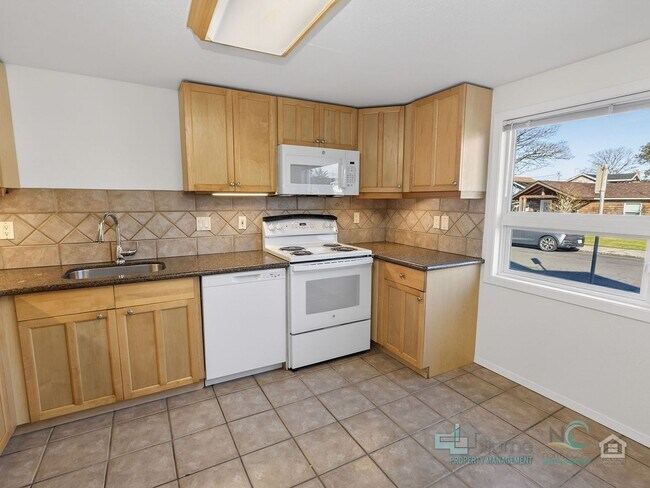 Building Photo - 849 1st Ave