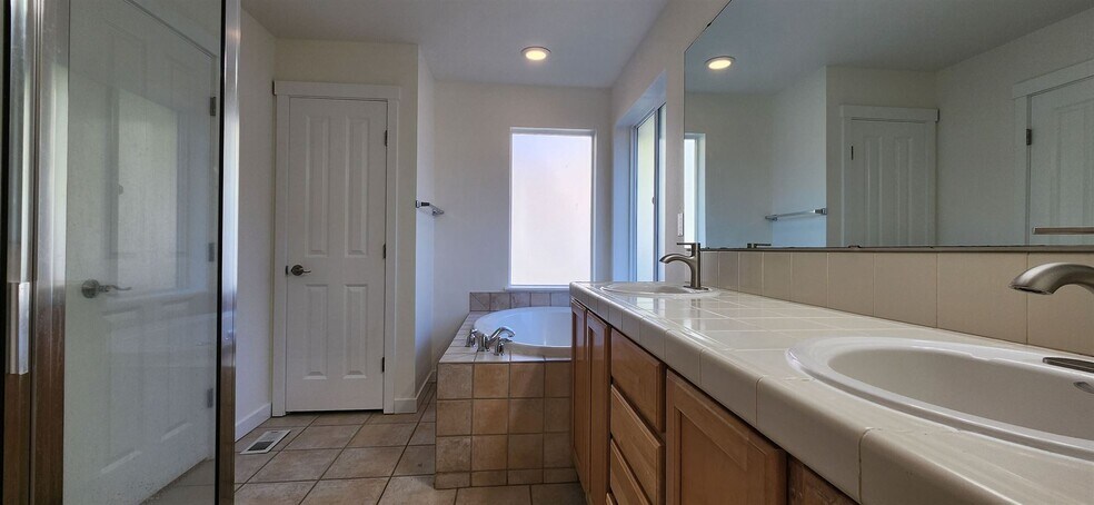 Building Photo - 24202 SE 21st St