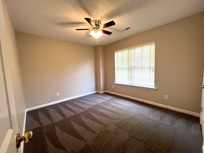 Building Photo - ~~ 4-Bedroom Beauty in Mebane ~~