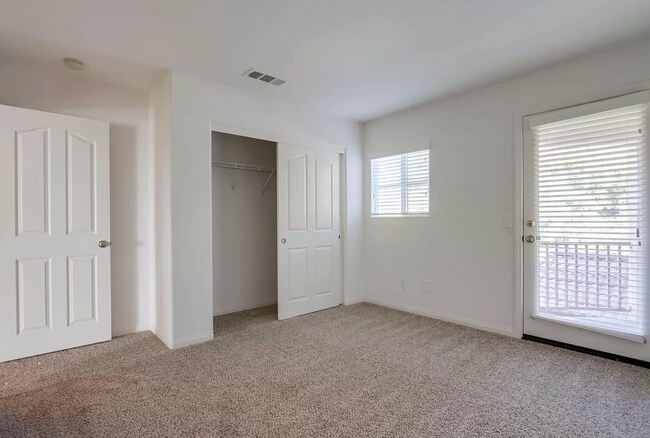 Building Photo - 1059 Vista Pointe Blvd