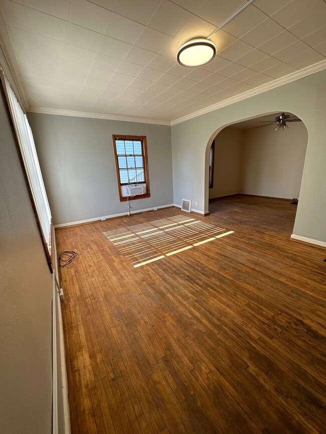 Building Photo - PP - 12 - Glendale