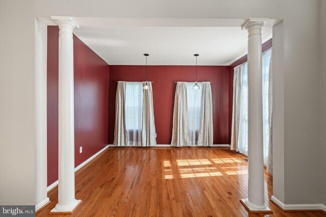 Building Photo - 3175 Fledgling Cir