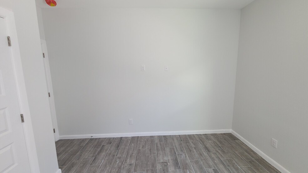 Building Photo - 803 W Smith Dr
