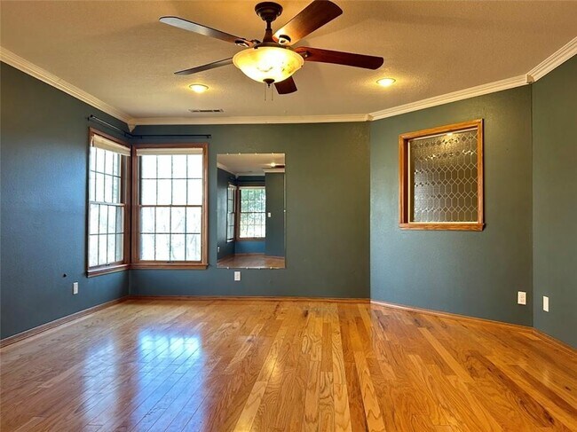 Building Photo - 3164 Katherine Ave