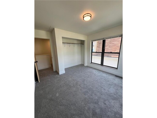 Building Photo - 131 W 46th St