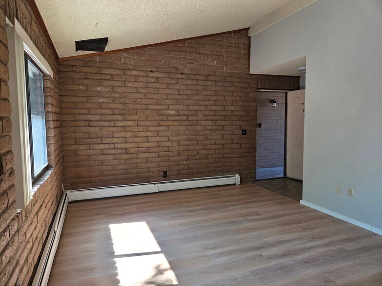 Building Photo - 1105 Santa Clara Ave